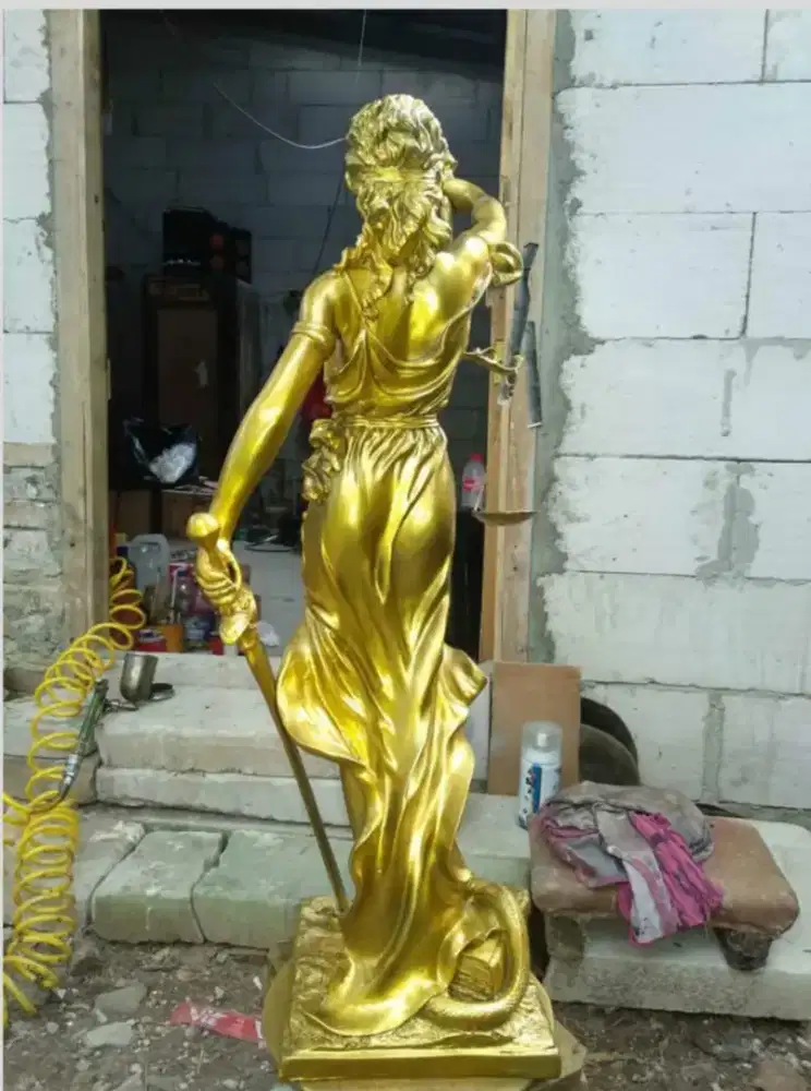 patung dewi keadilan ukuran 60x65 tersedia 3 warna