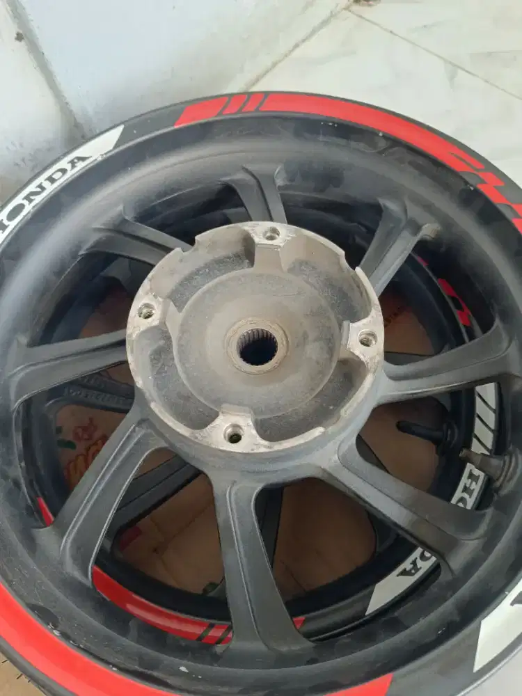 Velg pcx 150,ban depan ada Ban bawaan deler 2018