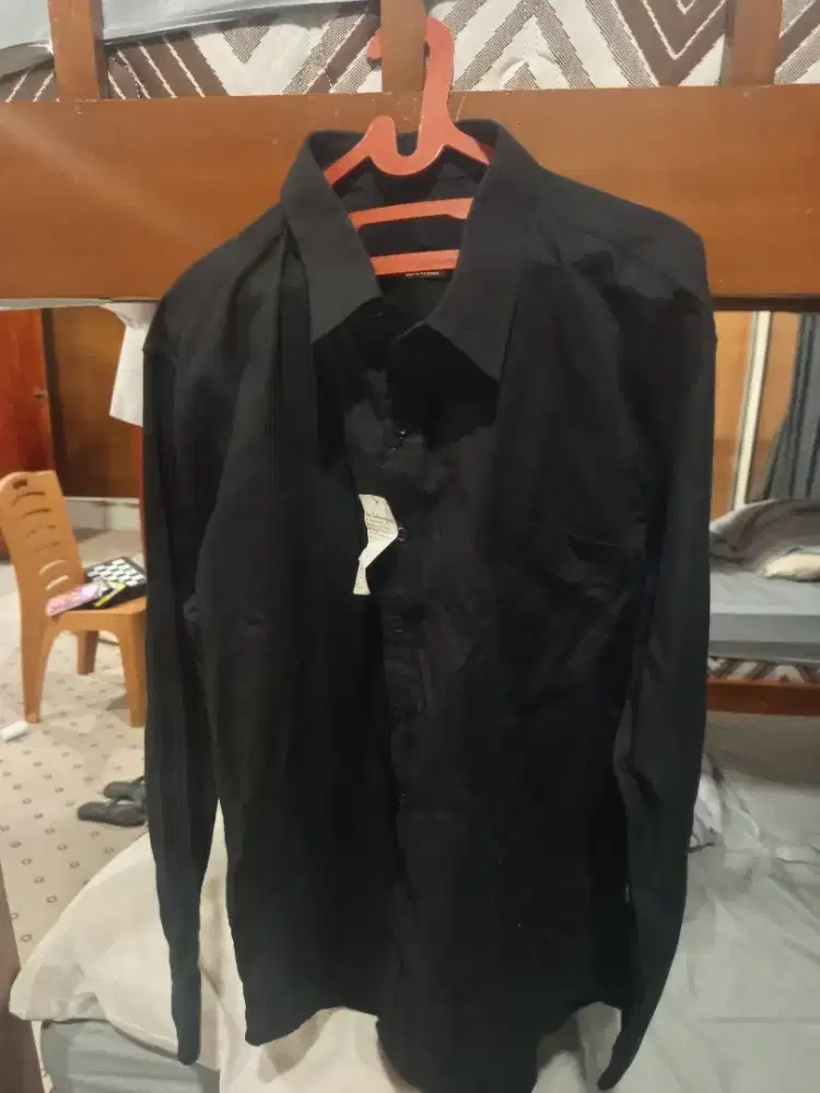 Baju kemeja hitam