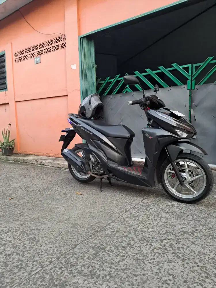 Vario led old hitam glossy