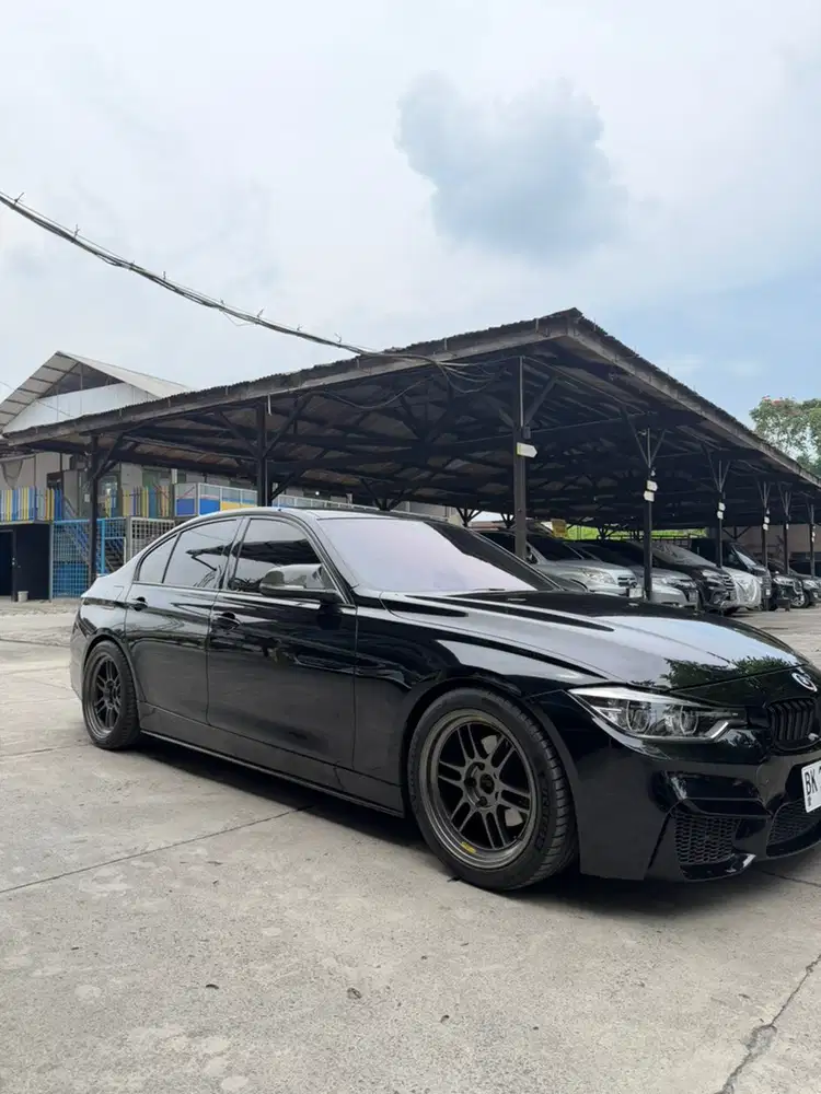 BMW 320i 2014 Bensin