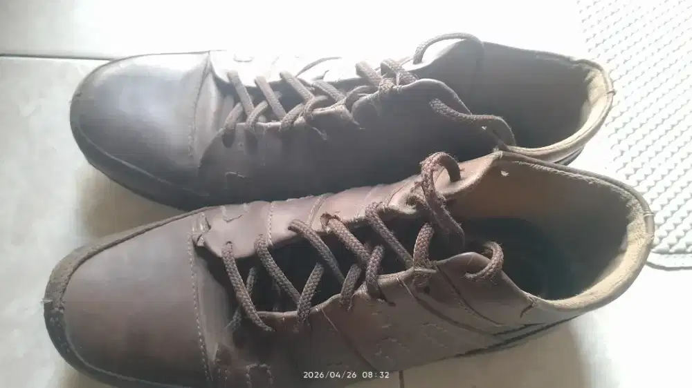 sepatu kulit merk kicker ori