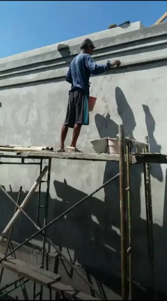 Tukang bangunan dan tukang cat