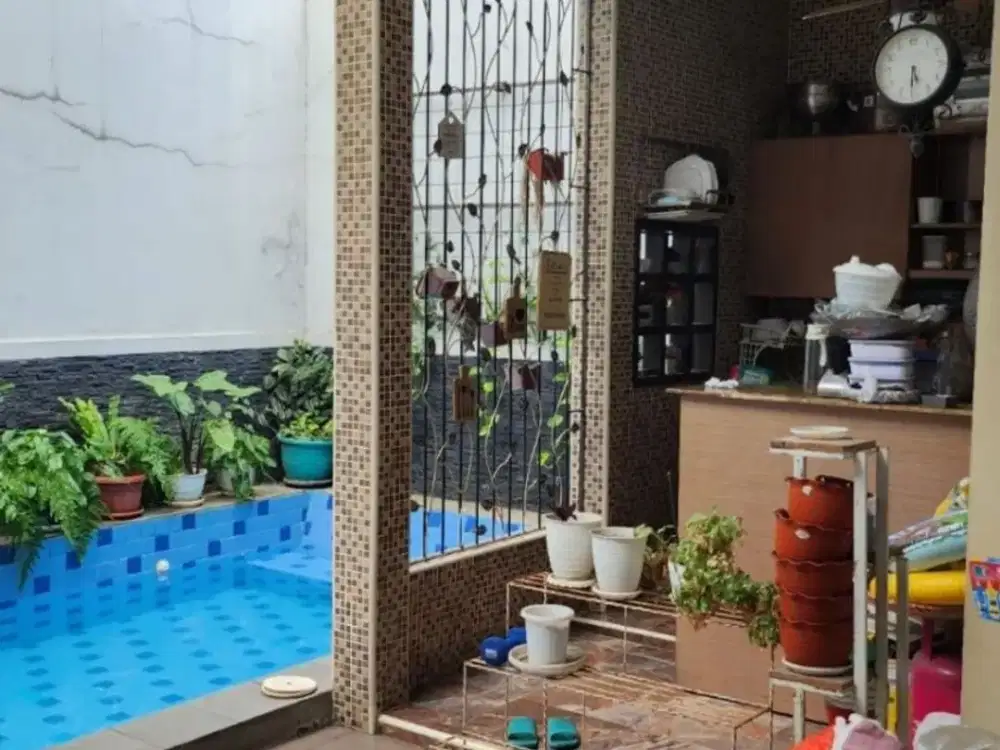 Jual Rumah Mewah Semi Furnuish Di lengkapi Kolam Renang Lokasi Strategis Dan Bebas Banjir Di Metland Menteng