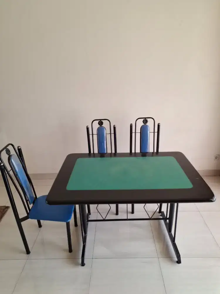 Meja makan dan 3 kursi makan