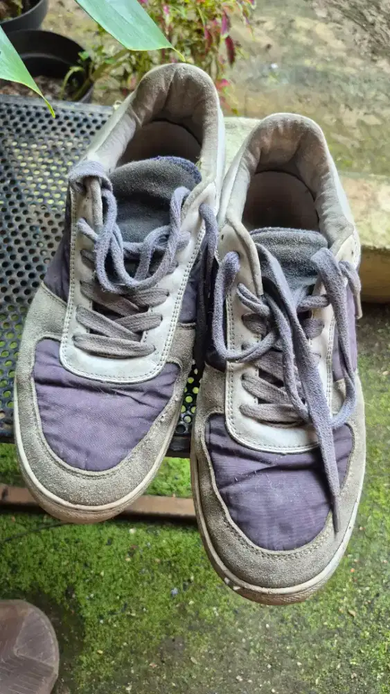 Sepatu sneakers murah