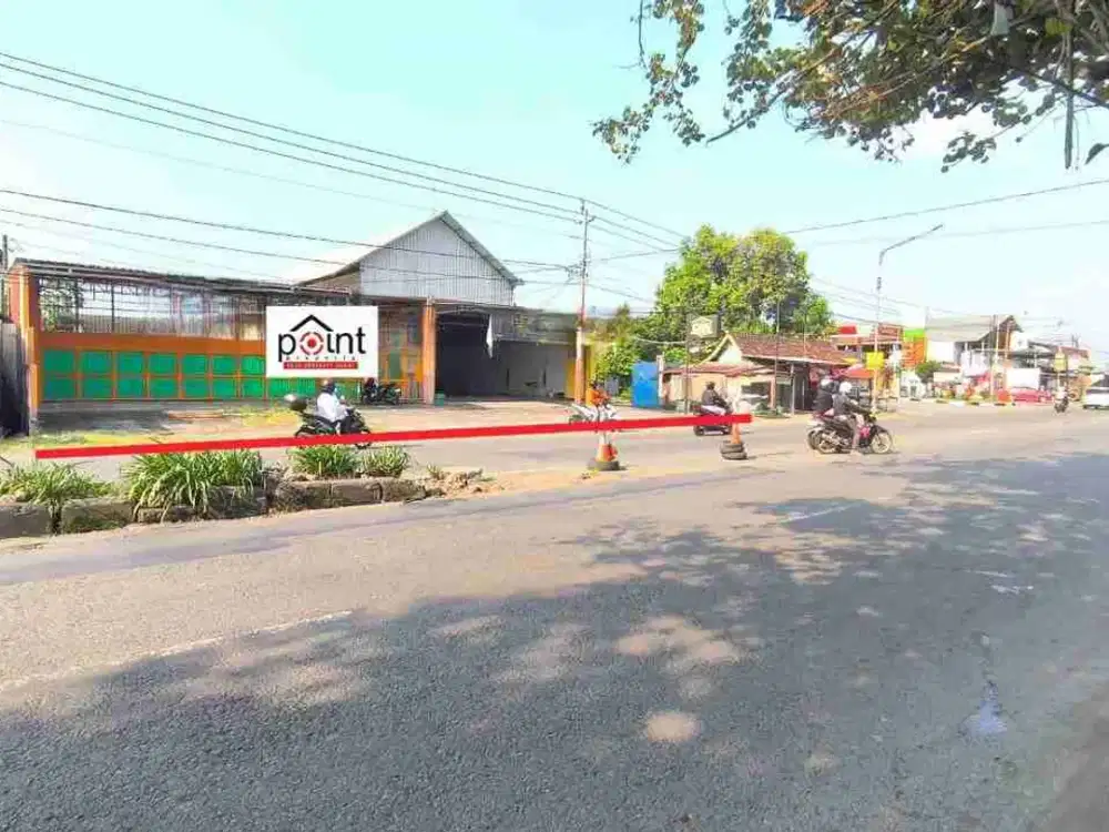 ruang usaha plus lahan besar tepi jalan provinsi