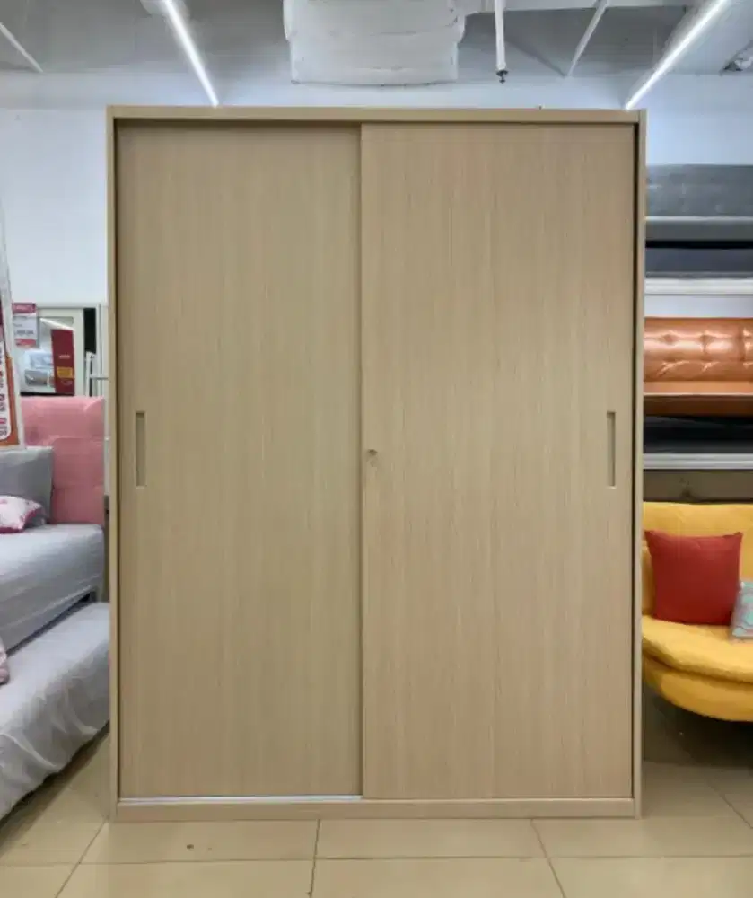 Lemari pakaian bahan besi promo termurah