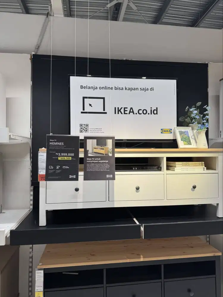 Meja TV Hemnes Ikea warna Hitam