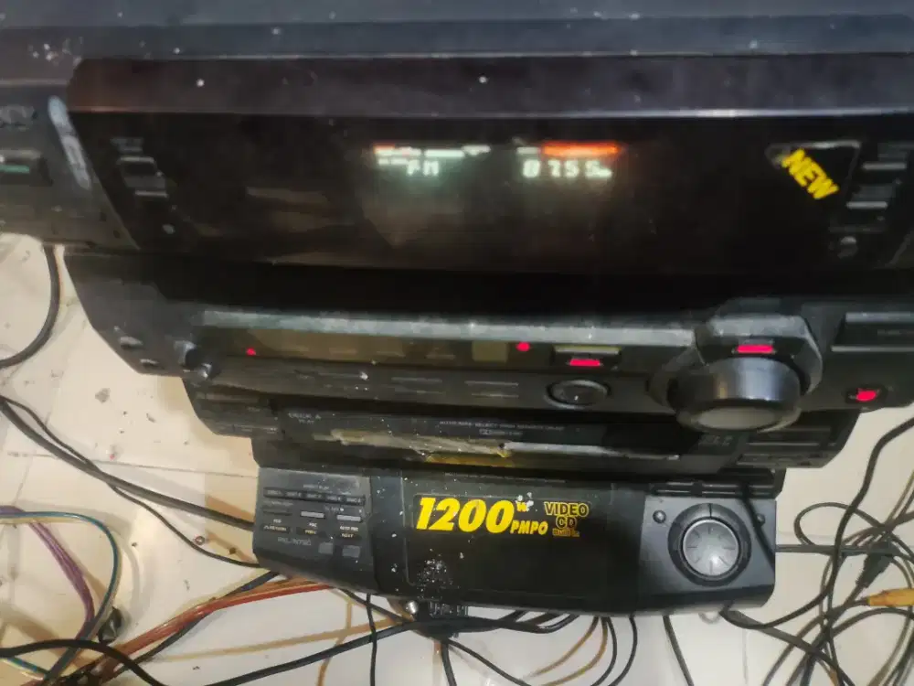 Radio merek sansui T 60 & ampli merek  santai A 40