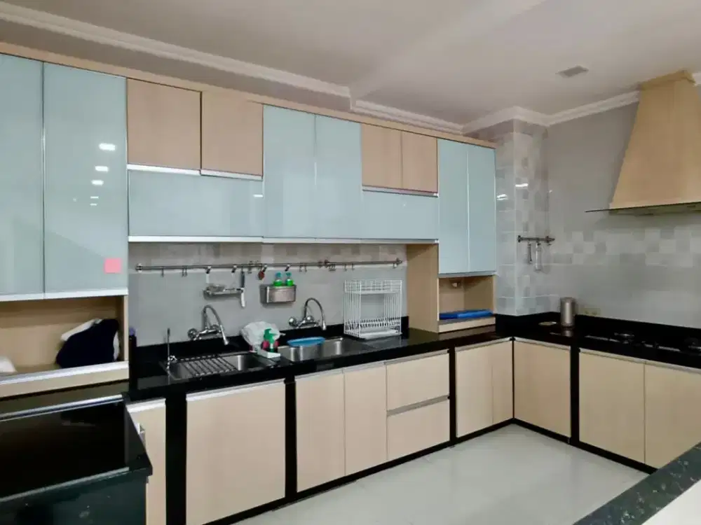 Jual Cepat Rumah Minimalis Rapih LT 9 x 17 , 2,5 lantai di komplek Gading KIrana Kelapa Gading