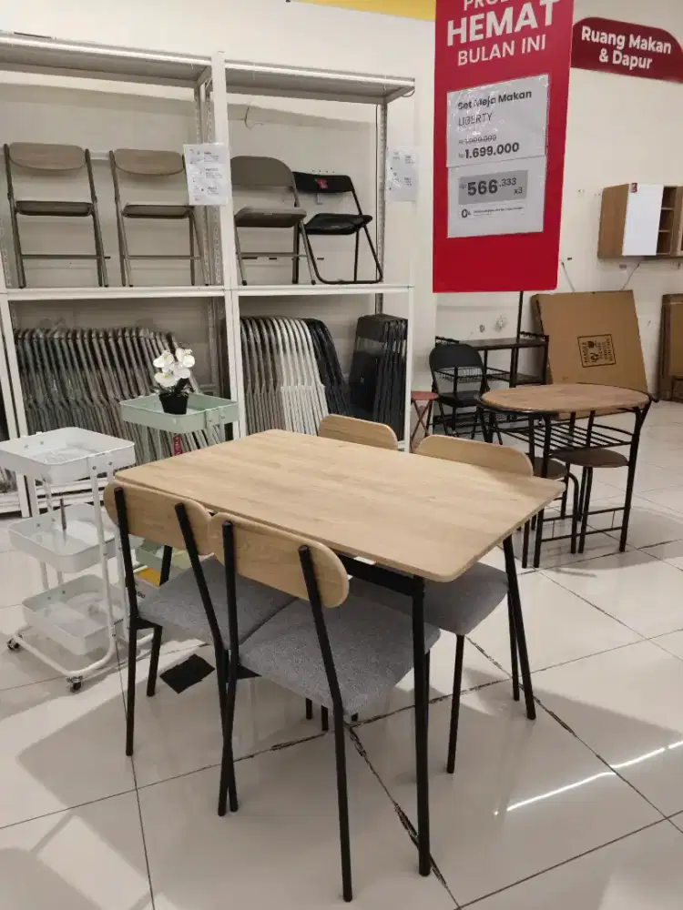 Meja makan minimalis