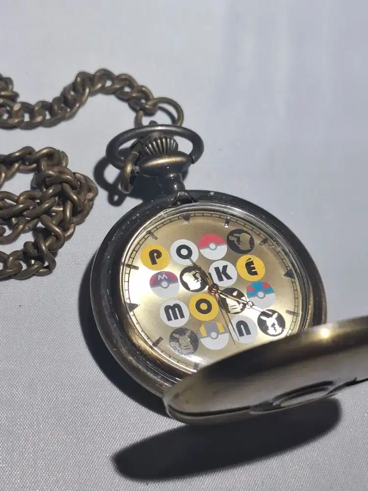 Jam saku Pokemon pikachu official