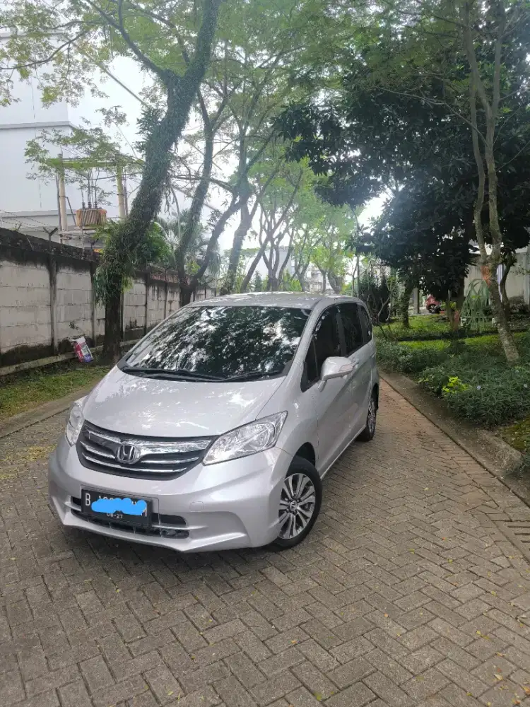 Honda Freed Silver Mulus