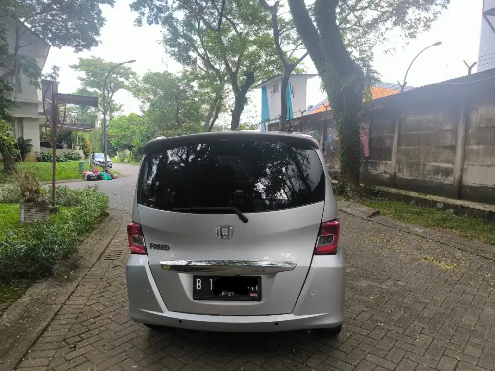 Honda Freed Silver Mulus