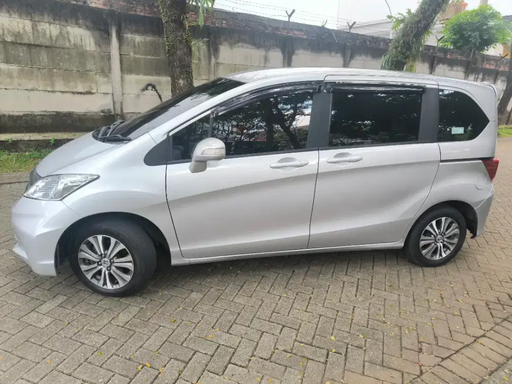 Honda Freed Silver Mulus
