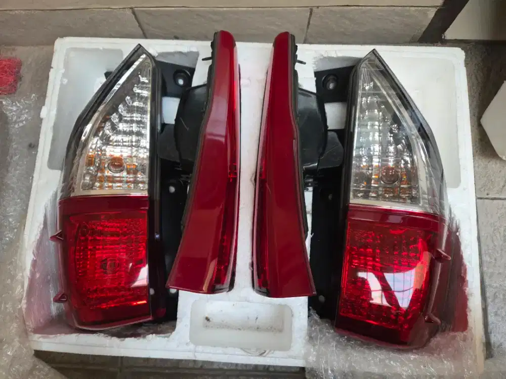 Lampu Belakang Stop Lamp Toyota Innova Reborn Original