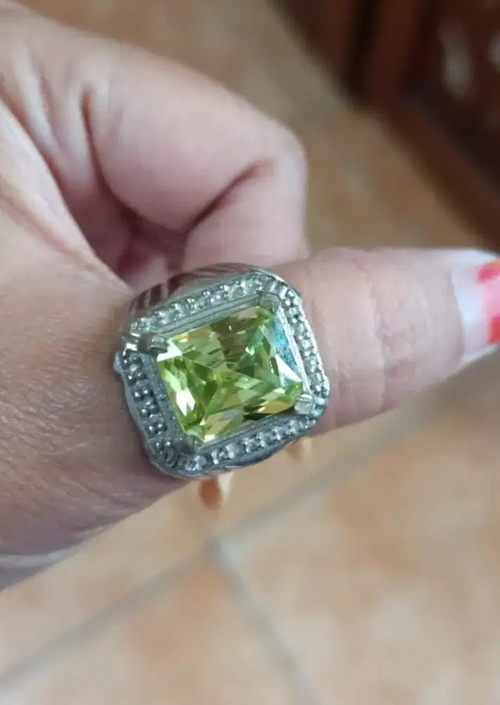 Cincin green peridot
