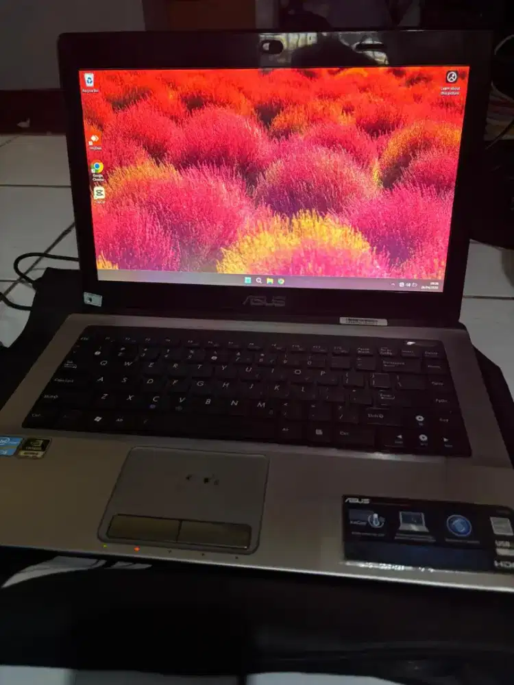 Laptop ASUS K43SD Core i3 RAM 8GB - Siap Pakai !