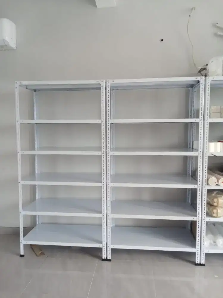 Rak tempat barang2 gudang