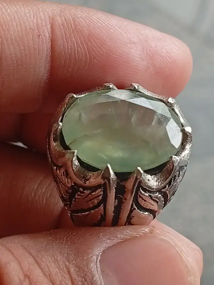 Batu cincin zambrut Hindia natural