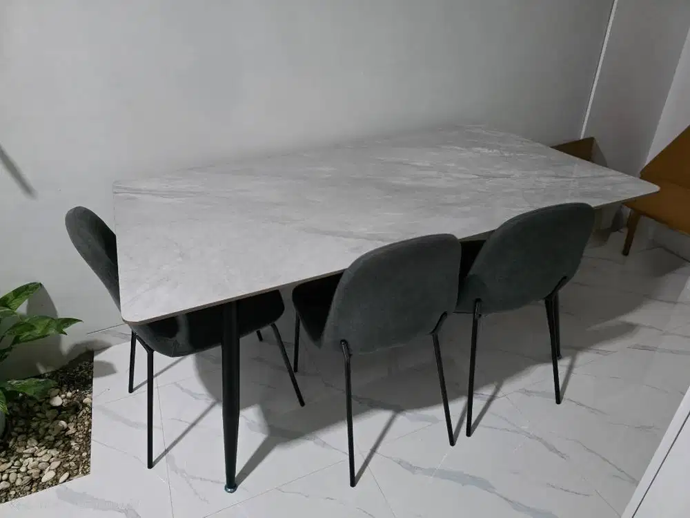 Meja Makan Heim studio YORI