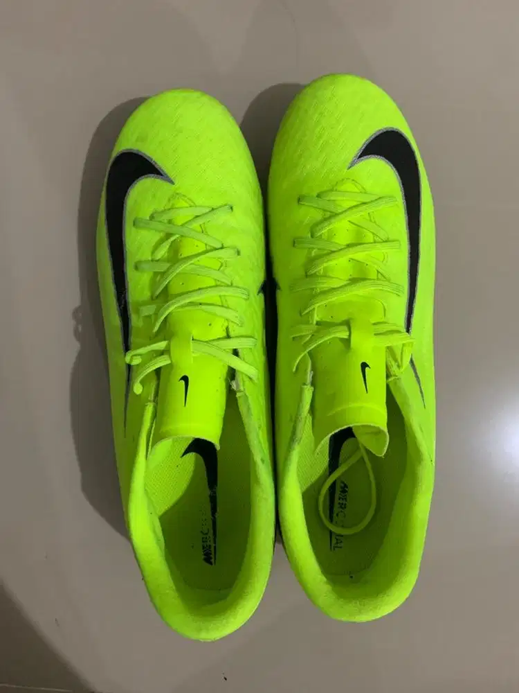 Sepatu Bola Nike Mercurial Vapor 16 Academy FG