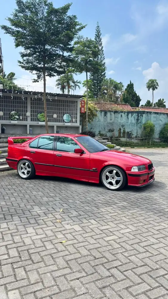 BMW 320i 1996 Bensin