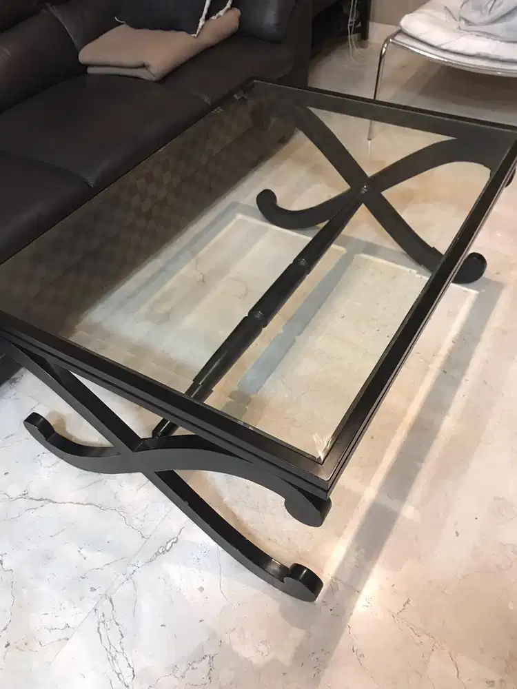 Meja tamu kaca klasik