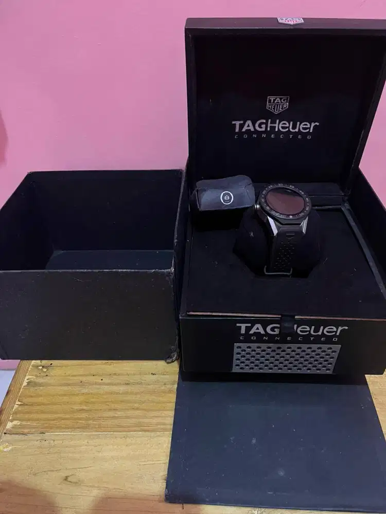 DIJUAL: TAG Heuer Connected Luxury Smartwatch Kondisi: Pre-owned