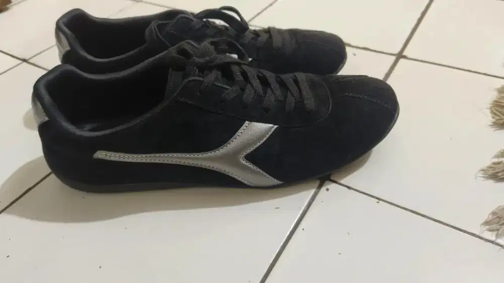 Sepatu Diadora Selina Women's Lifestyle Shoes - Black ukuran 41
