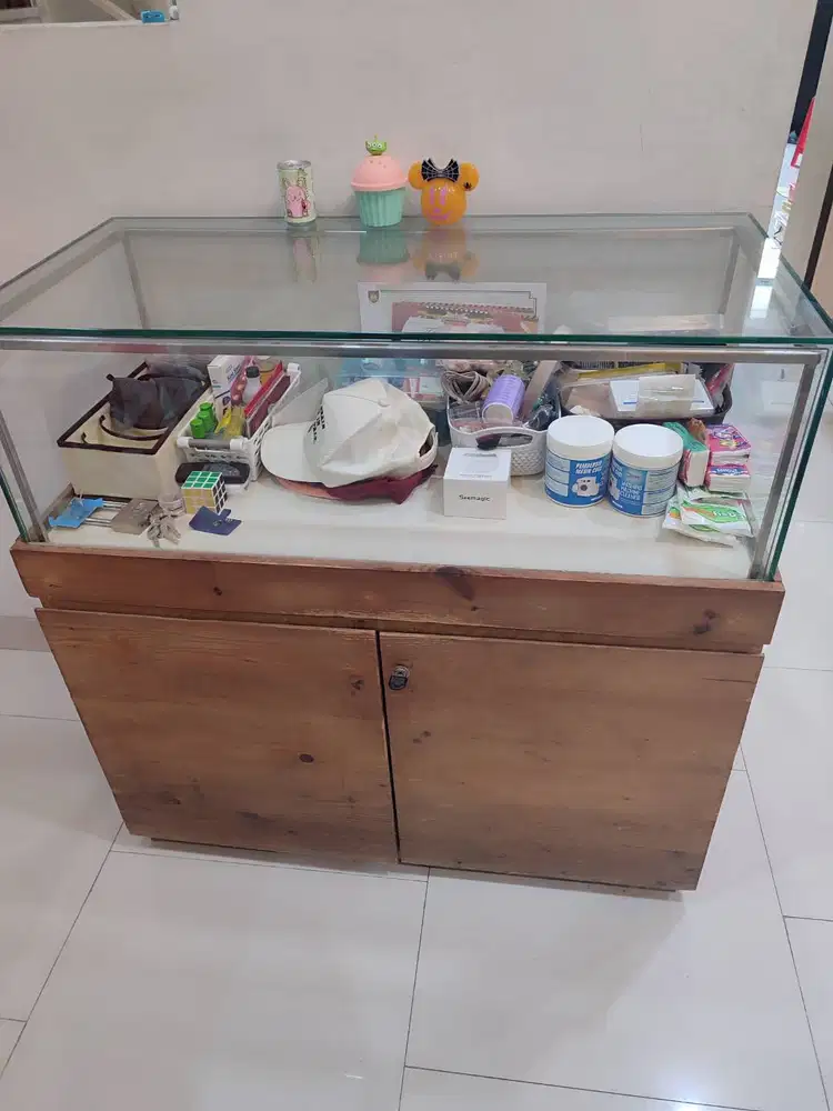 DIJUAL LEMARI DISPLAY KACA + KABINET