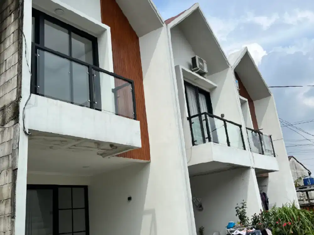 1jt langsung akad. TERMURAH 2 LANTAI CLUSTER DI CIMANGGIS NEMPEL TOL & LRT, TJ. cicilan mulai 5jutaan. free DP, free biaya*. dekat LRT & TJ Cibubur Junction Harjamukti. dekat jg ke Tol Cijago.