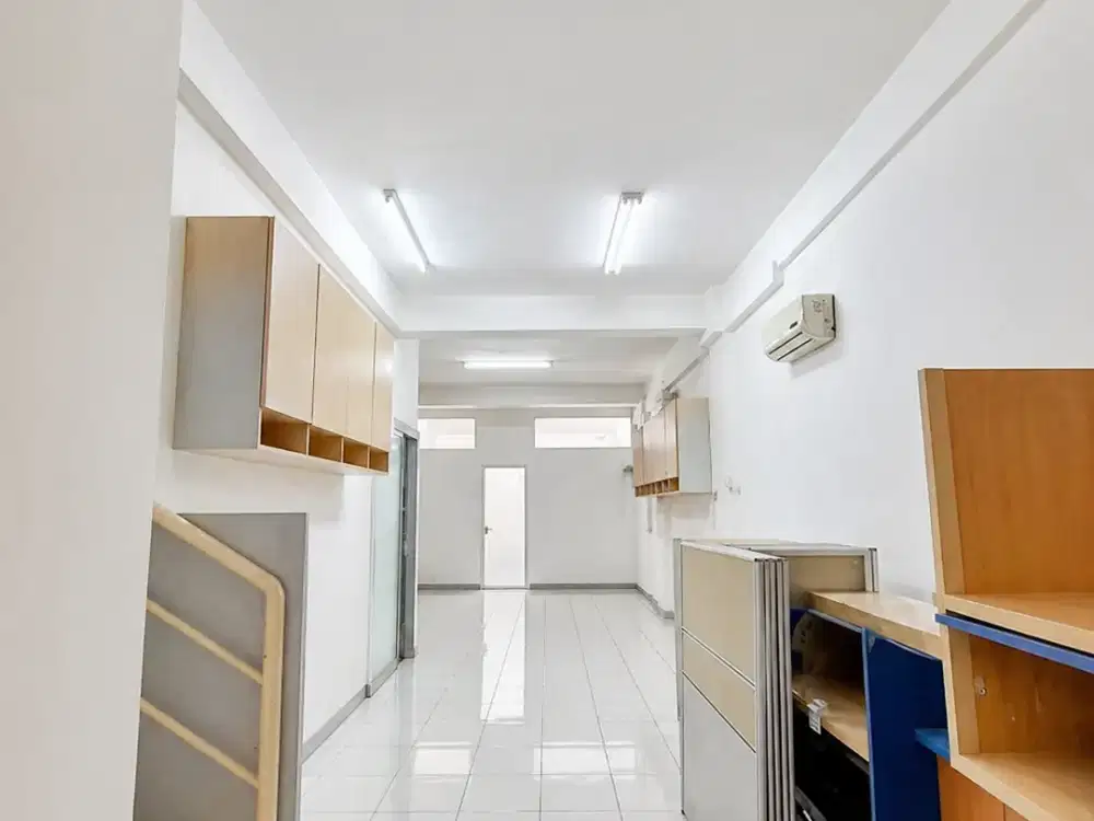 RUKO 3 Lt SIAP HUNI DAN STRATEGIS KEBON JERUK JAKARTA BARAT