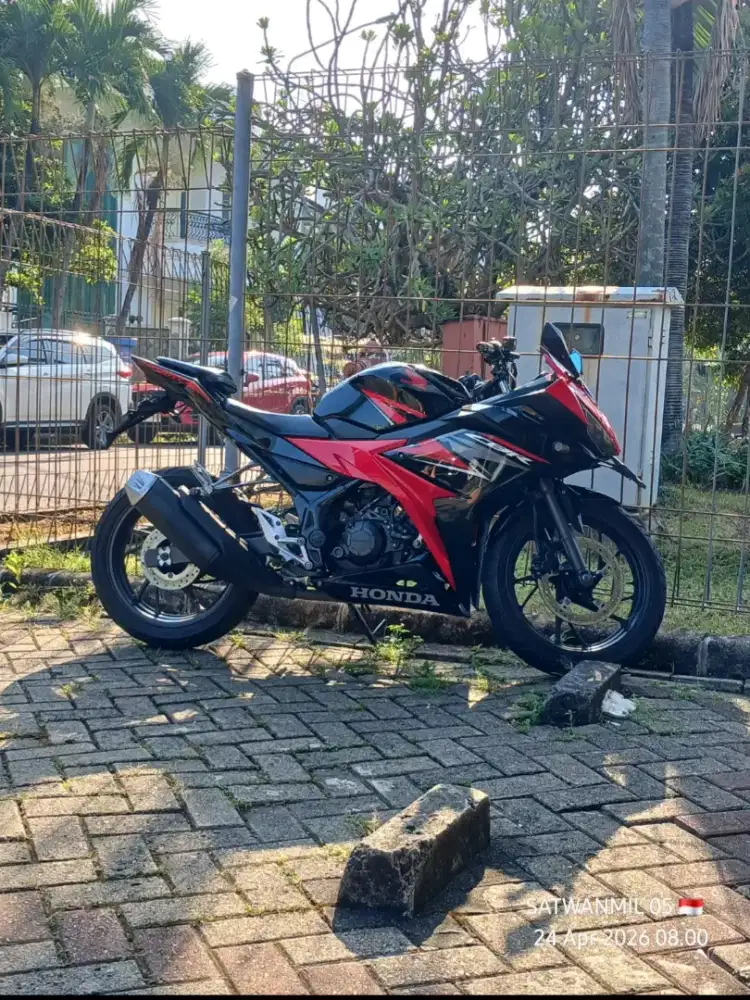Honda CBR 150R (15.300jt nego)