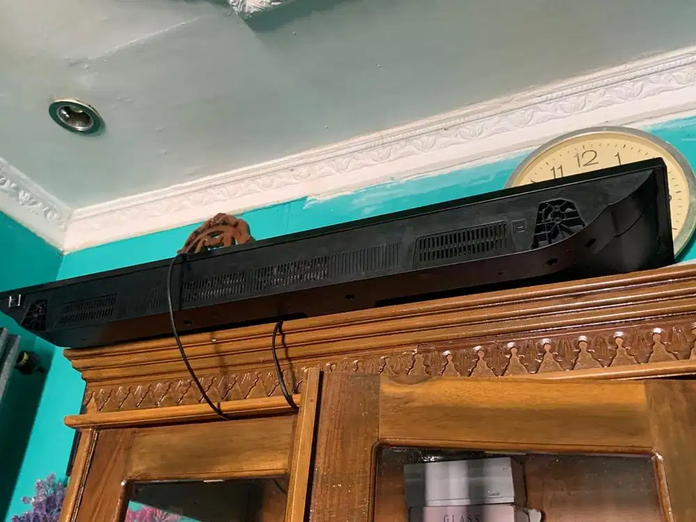 Tv LG 43 inch. rusak lcd sebelah nyala sebelah engga