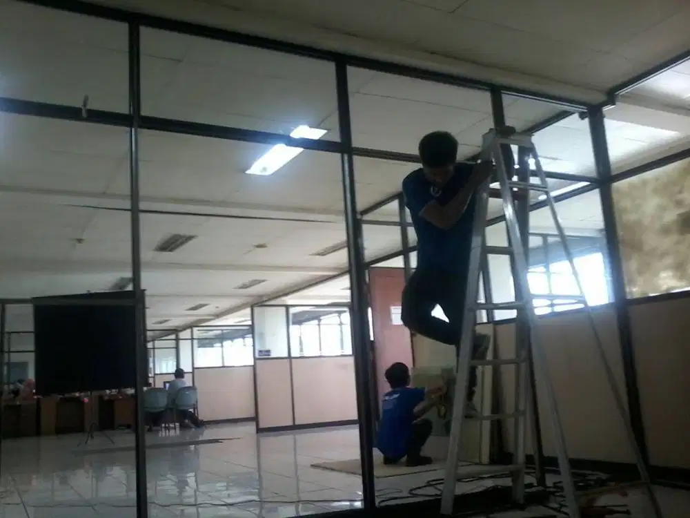 KUSEN ALUMUNIUM DAN KACA