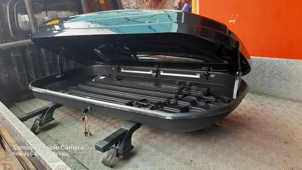 Roofbox universal bagasi atas 650L hitam