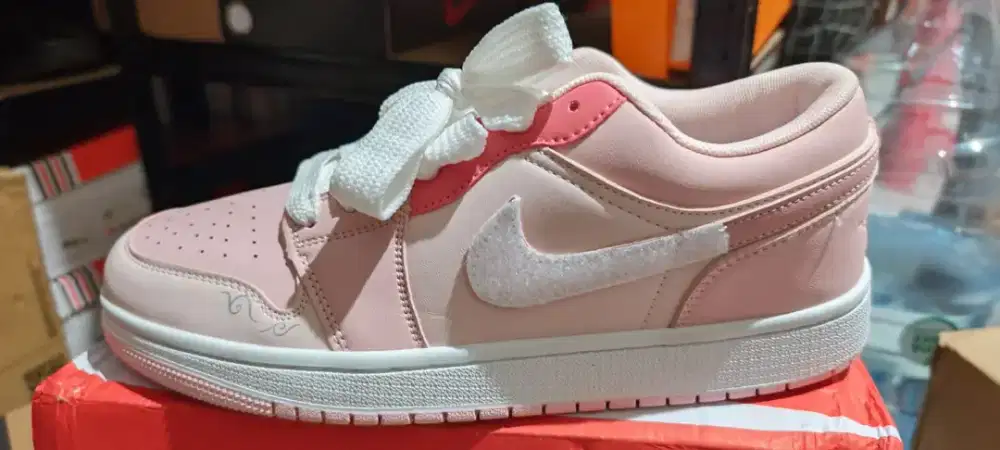 New NIKE SB Pink Size 44 Grade B