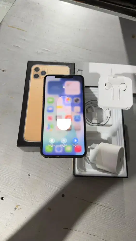 Iphone 11 Promax 256GB Gold Terdaftar Mulus Lengkap
