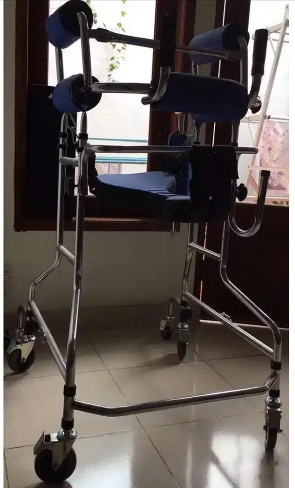 Alat bantu jalan untuk padien stroke
