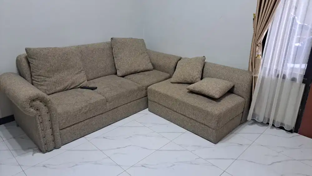 Jual sofa ruang tamu, kondisi masih bagus, djual karena kebesaran