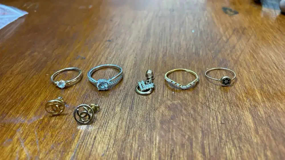 Terima emas dan jam mewah