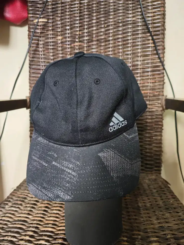 Topi Random (adidas, boss, cartenz)