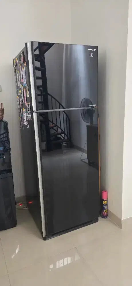 Jual Kulkas Sharp Plasmacluster Warna Hitam seperti baru