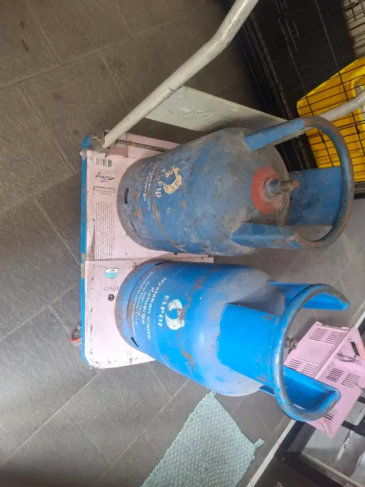 Tabung Kosong Gas LPG 12 Kg warna Biru, kondisi Bekas Siap Pakai.