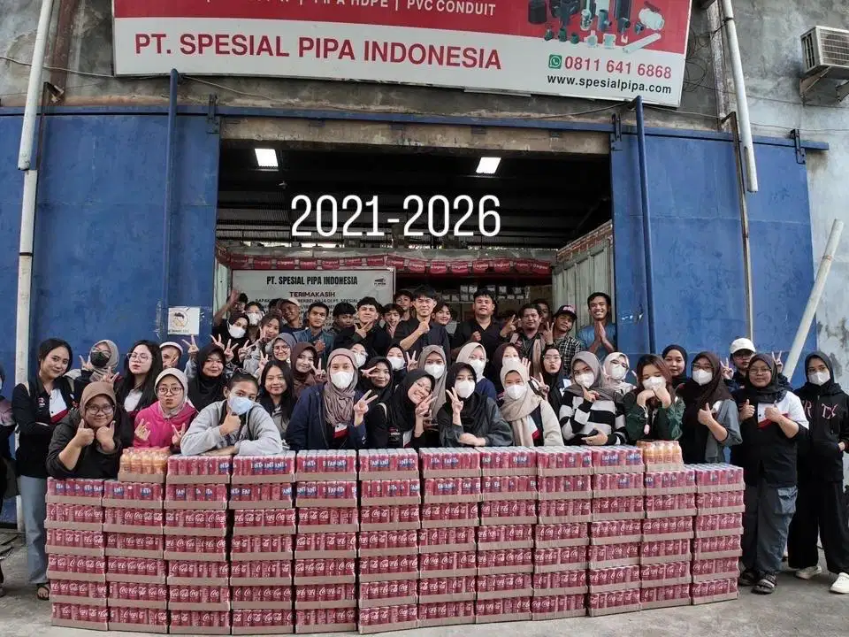 Supir atau driver truk engkel