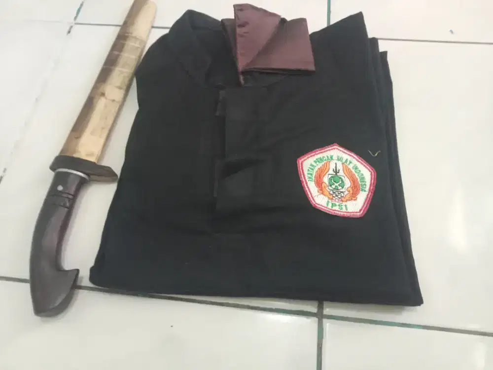 Dilelang keun bajunya,cewe cantik buat penca silat