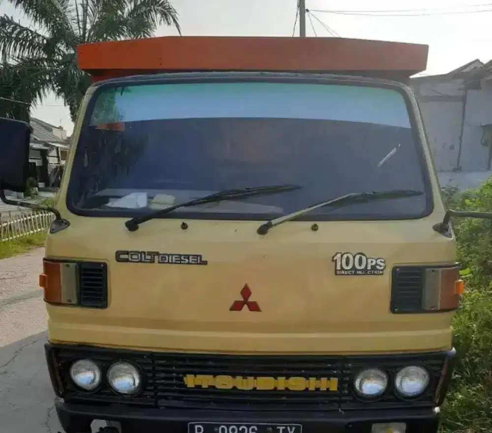 Mitsubishi 100ps 6 roda tahun 1995