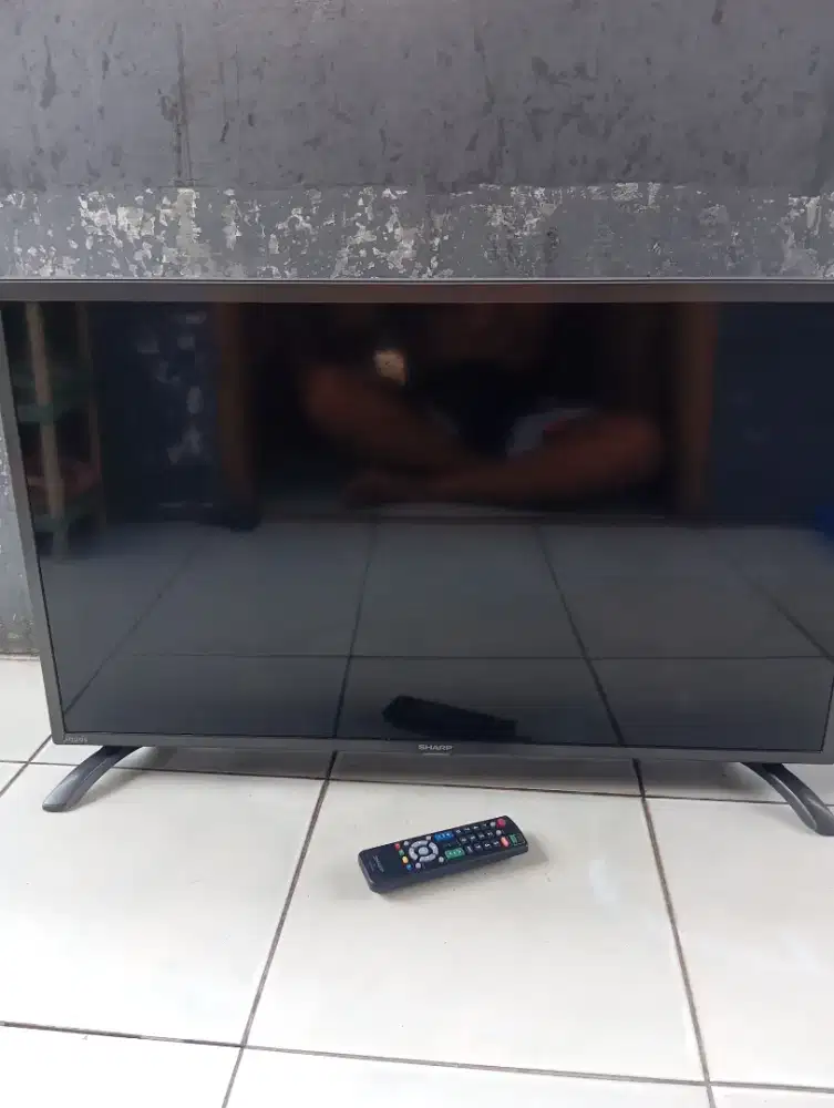 TV SHARP AQUOS 32' MATI TOTAL MASIH MULUS DAN REMOTE NYA